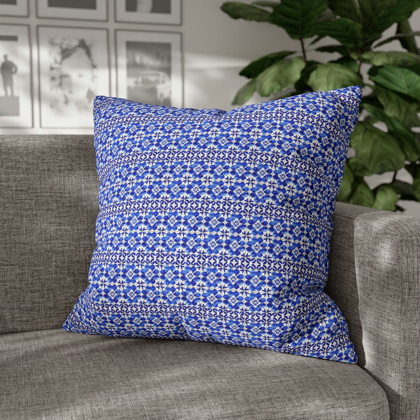 Italian Cucina Blue and White Watercolor Tile Pattern Decorative Spun Polyester Pillow Cover