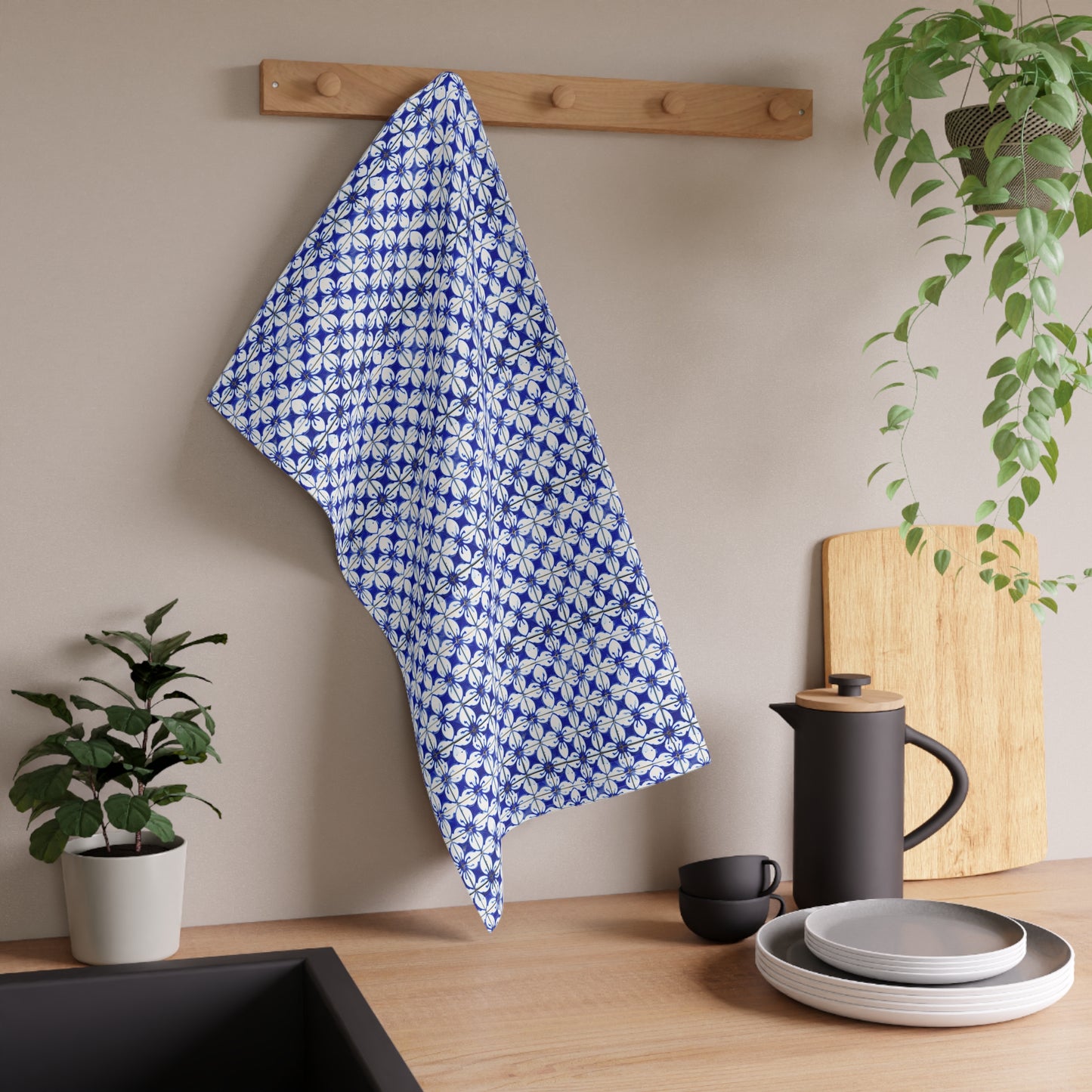 Blue and White Meadow Clover Flowers Tile Pattern Decorative Kitchen Tea Towel/Bar Towel